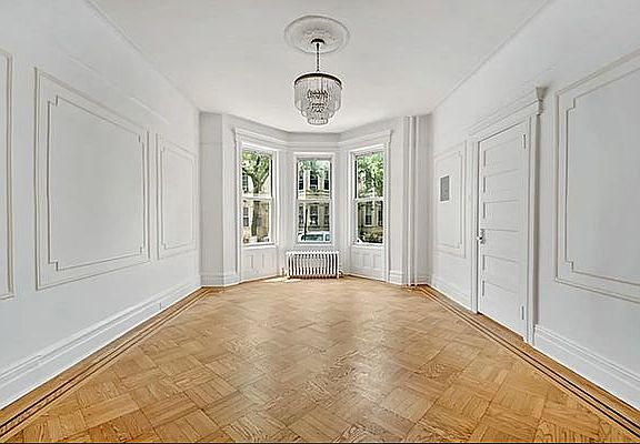3rd image of 330 Cornelia St Floor 2