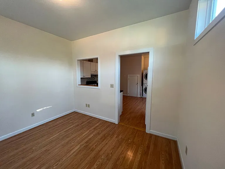1122 Market St E — Photo 24