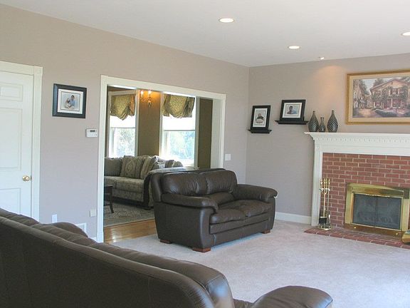 Great family rm with FP