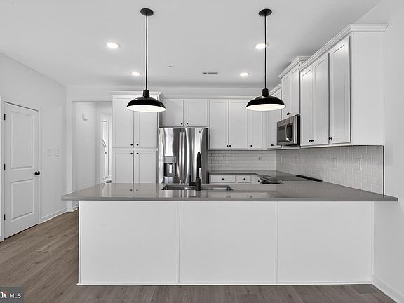 5th image of 246 Clement Loop