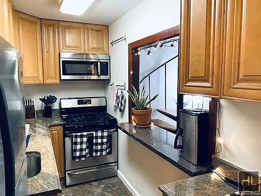 Rented by Highline Residential | media 8