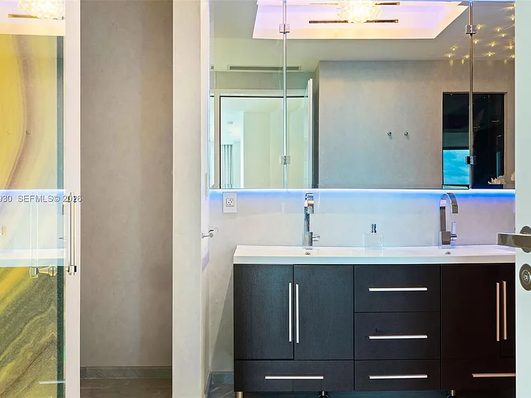 100 S Pointe Dr #2506 — Photo 19
