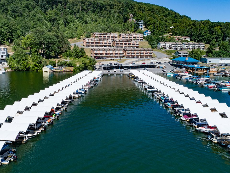 Marina Townhomes Lakeview