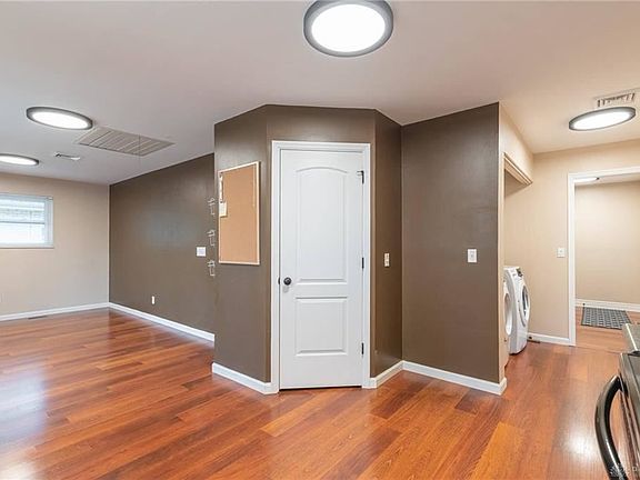 5th image of 2831 Marigold Dr
