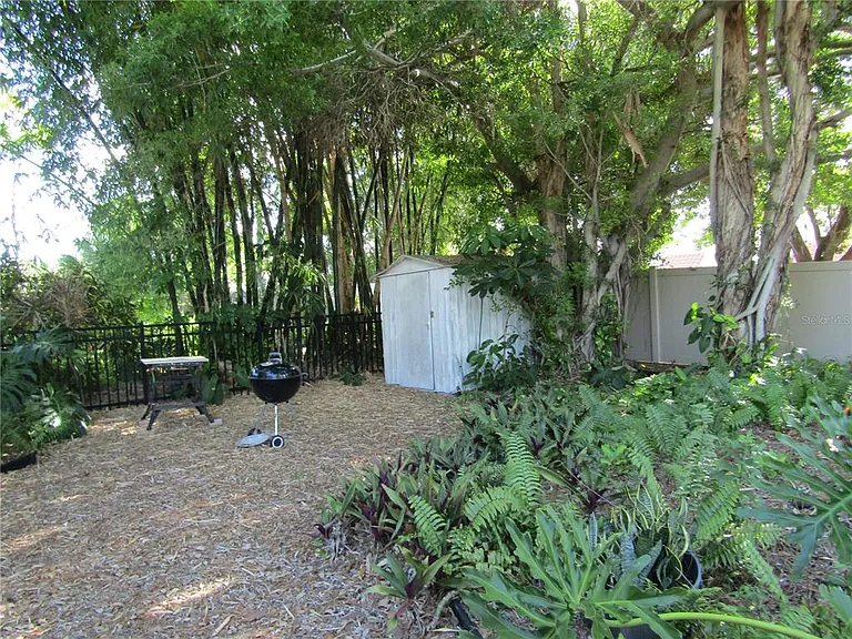 421 Riviera St — Photo 27