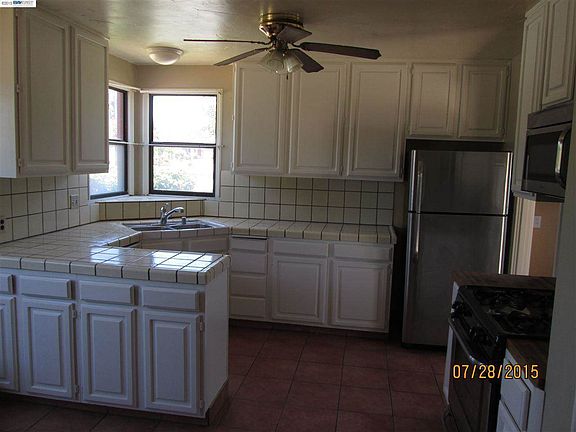 2nd image of 301 Bowling Green St