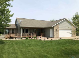 47914 Oak Ridge Pl, Harrisburg, SD 57032