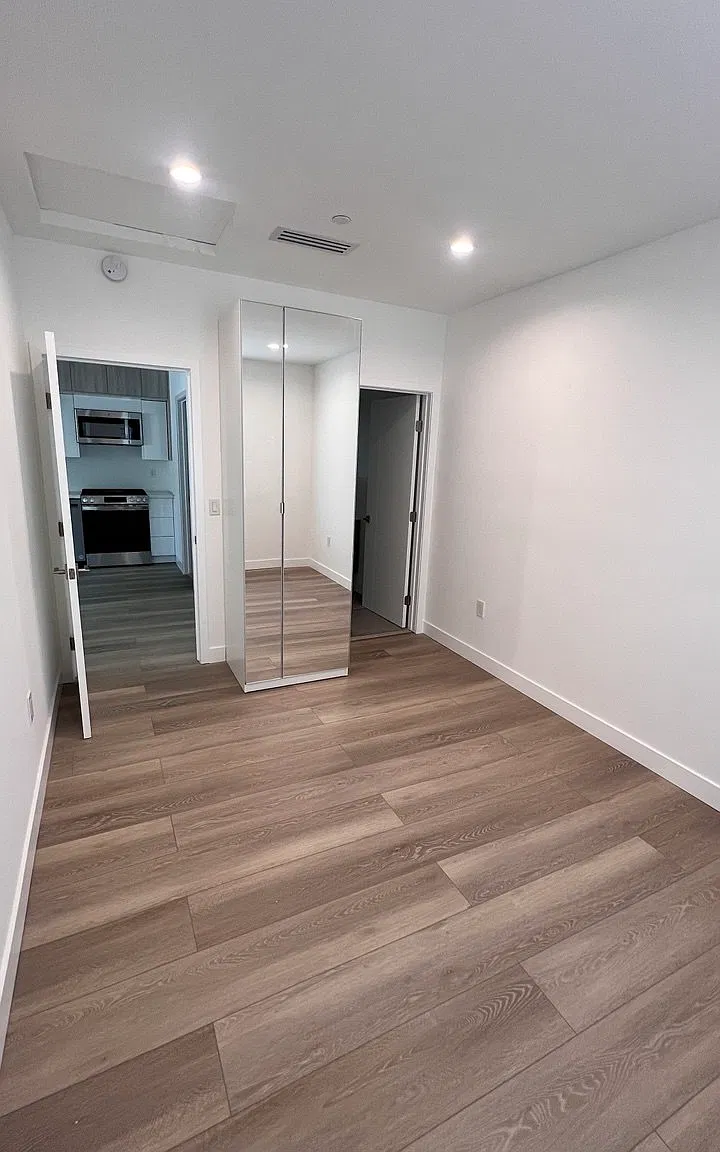 2 bed, 800 sqft, $3,200 — Photo 3
