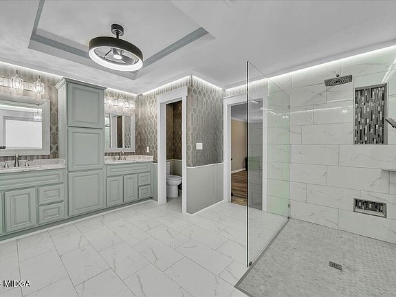 4th image of 5256 Rivoli Dr