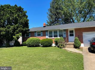 12 Springlake Dr, Newark, DE 19711