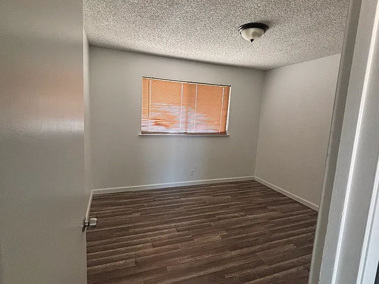 50 N 19th Ave #C — Photo 9
