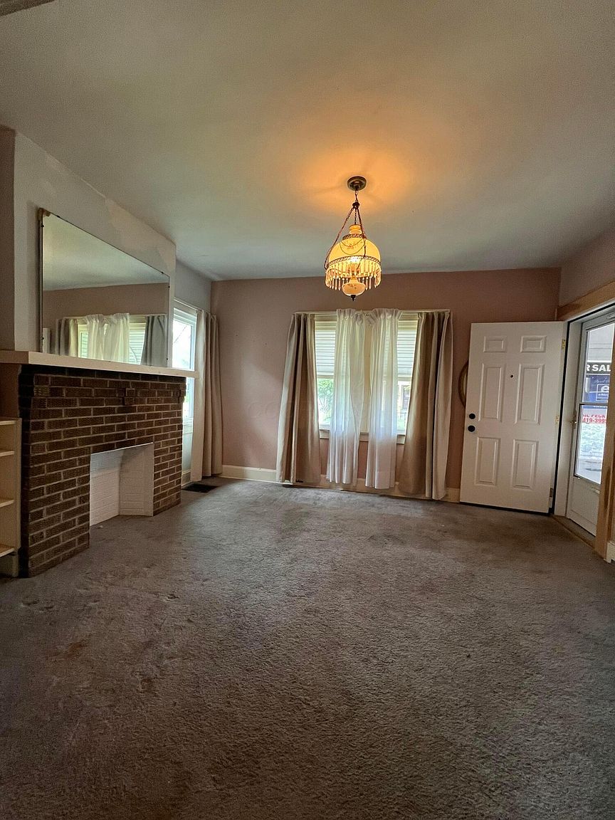 Listing photo 5 for 218 Belvidere Ave