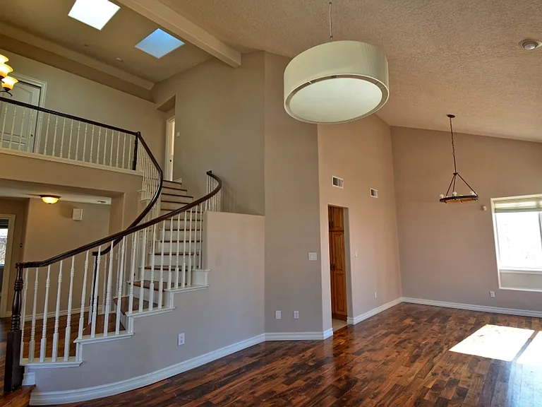 9204 Calistoga Ave NE — Photo 4