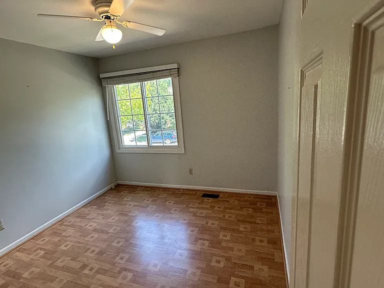 1336 E Lincoln St — Photo 12