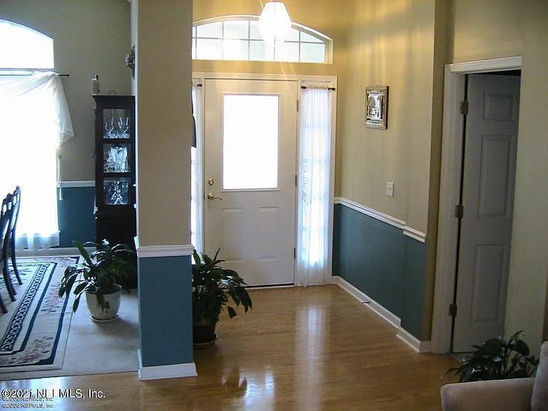 312 Morning Glory Ln — Photo 2