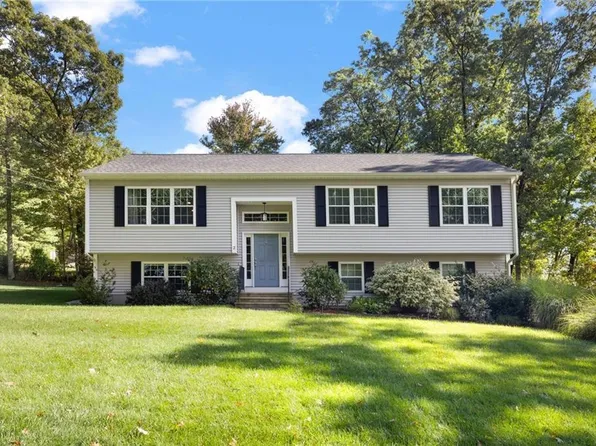 2 Birchwood Dr, Lincoln, RI 02838