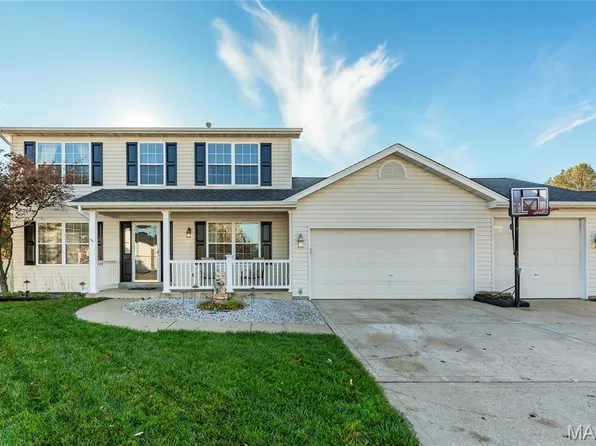 742 Oak Leaf Bluff Dr, Saint Charles, MO 63304