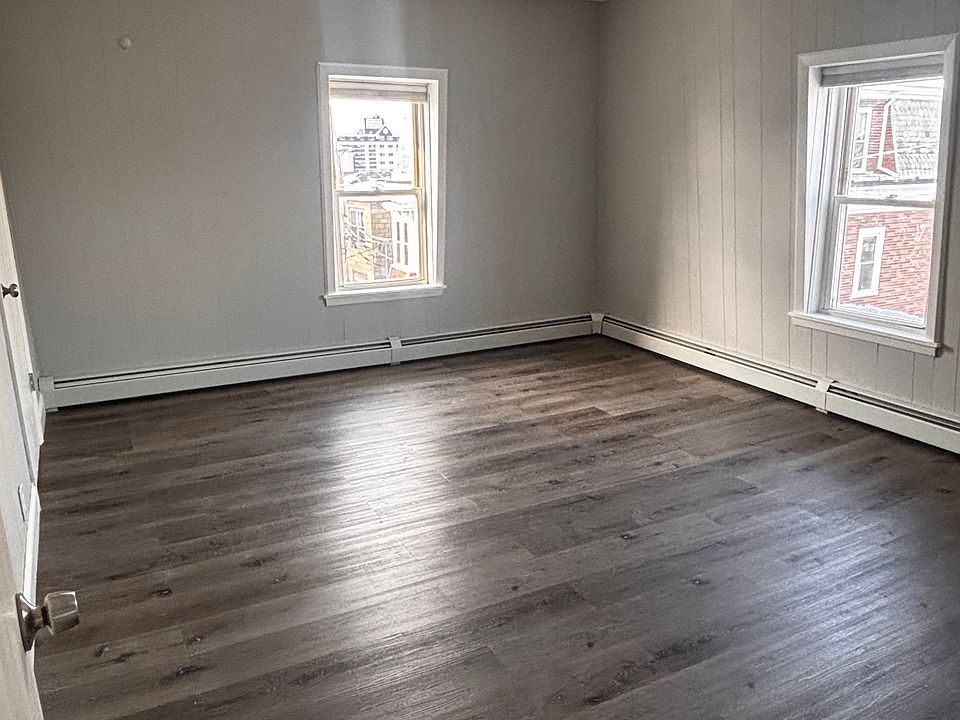 1st image of 20 Jones St #3