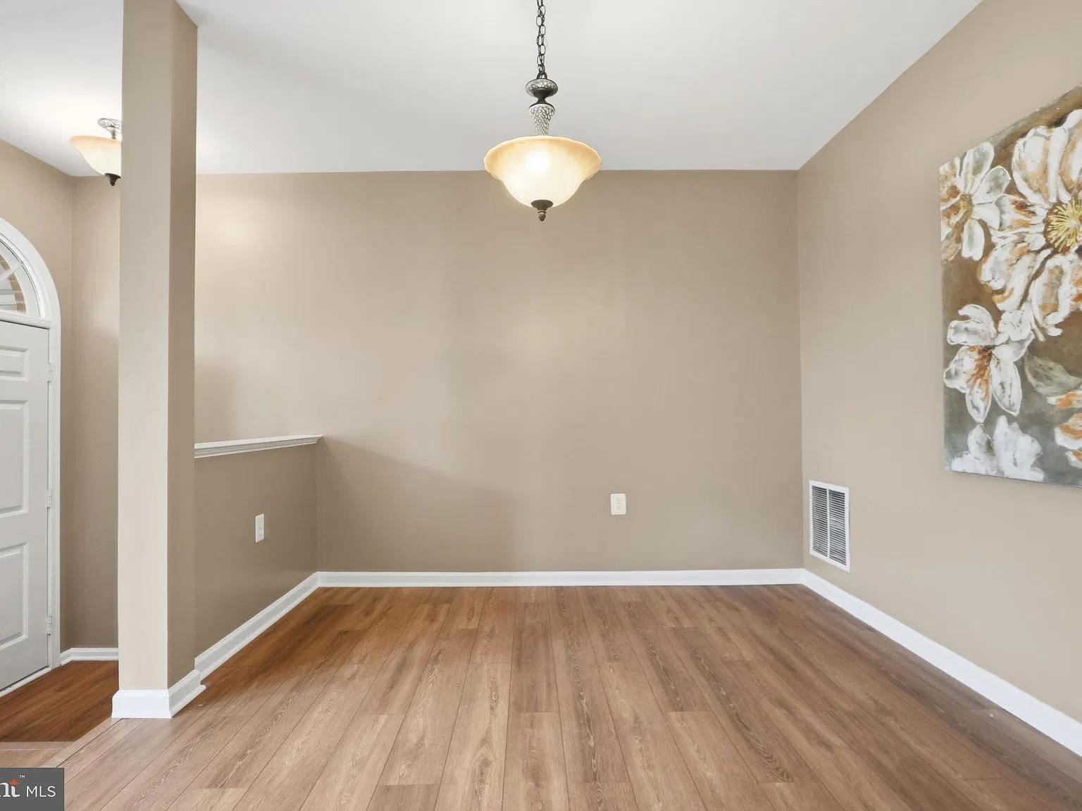 3 bed, 3.5 bath, 2460 sqft, $3,700 — Photo 3