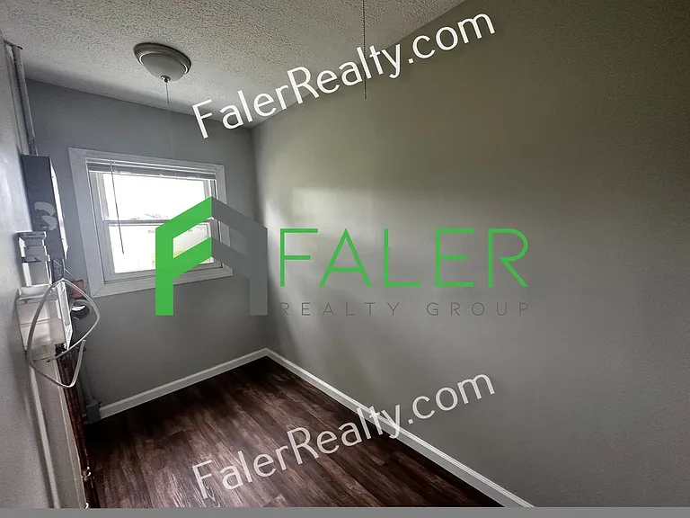 498 Ridgebury Dr — Photo 7