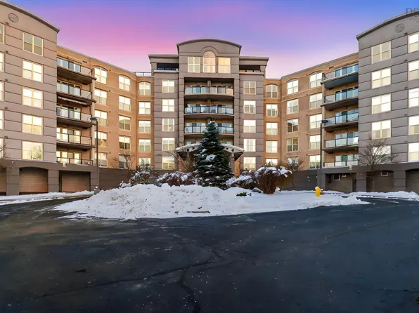 36 Southgate Dr #308, Halifax, NS B4A 4M4