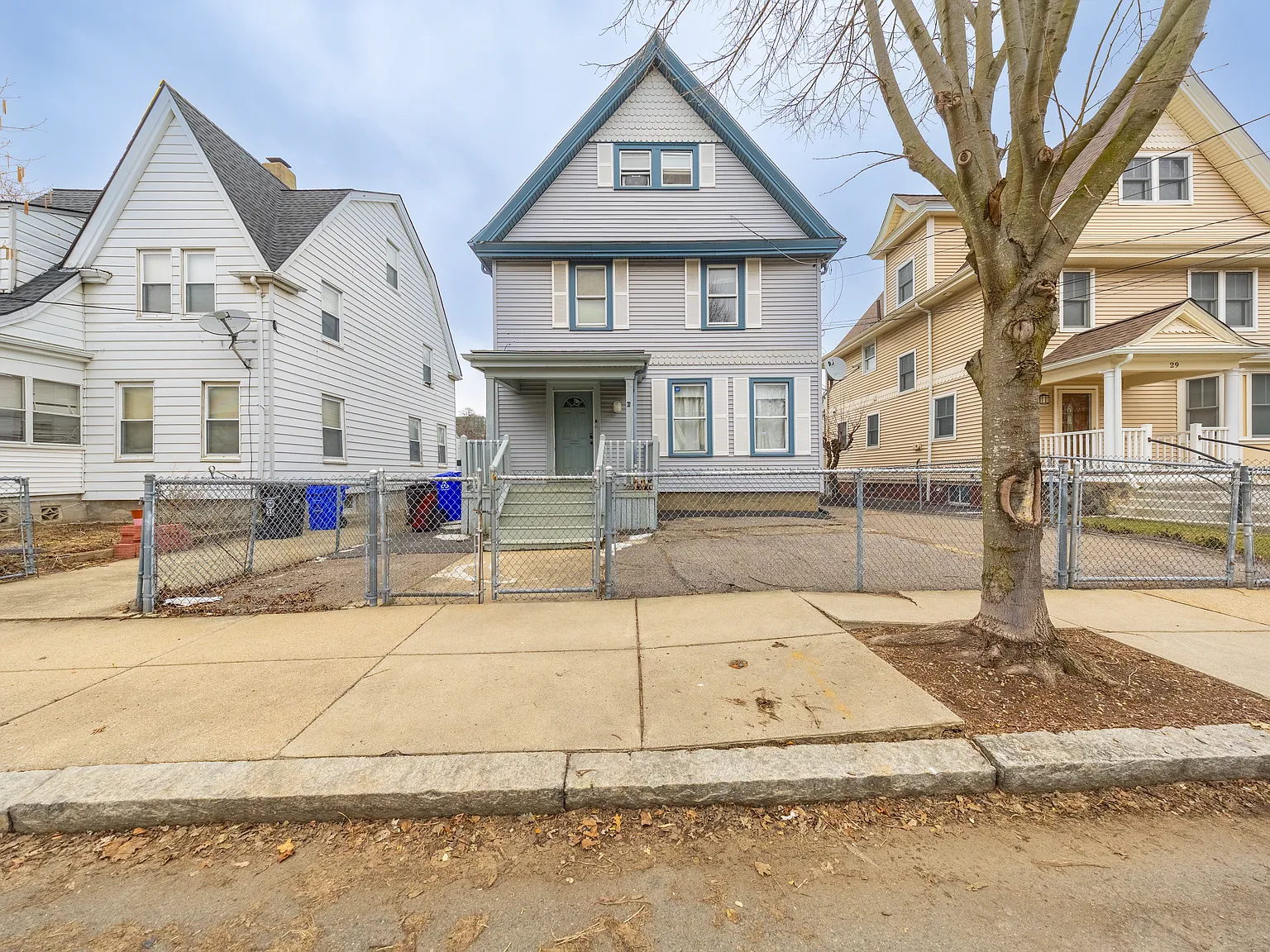 6 bed, 2.5 bath, 2000 sqft, $950 — Photo 1