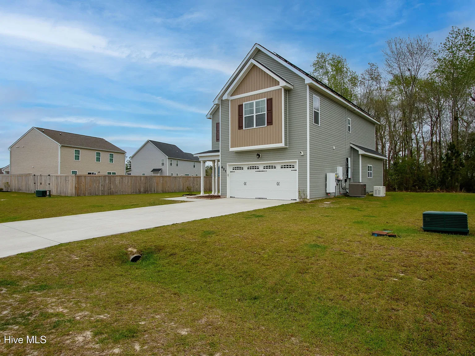 4 bed, 2.5 bath, 2100 sqft, $2,600 — Photo 3