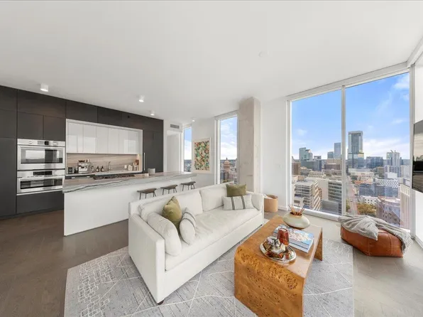 313 W 17th St Unit 2405, Austin, TX 78701