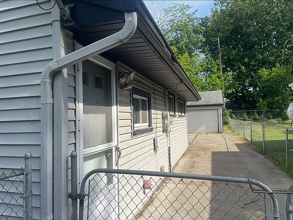 Fenced in yard leading to the garage.