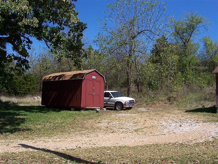 2nd image of 5498 N Farm Rd 141