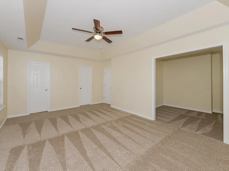 1043 Vanguard Dr — Photo 8