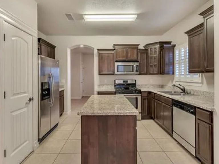 7433 Gulf Creek Dr — Photo 2