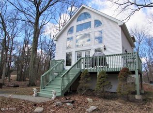 137 Roundhill Rd, Dingmans Ferry, PA 18328