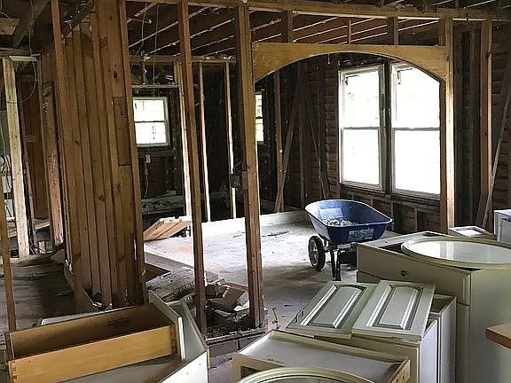 5th image of 203 Nash St