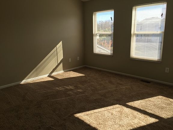 3rd image of 2544 Delamaine Dr