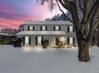 28696 Roxbury St, Farmington Hills, MI 48331