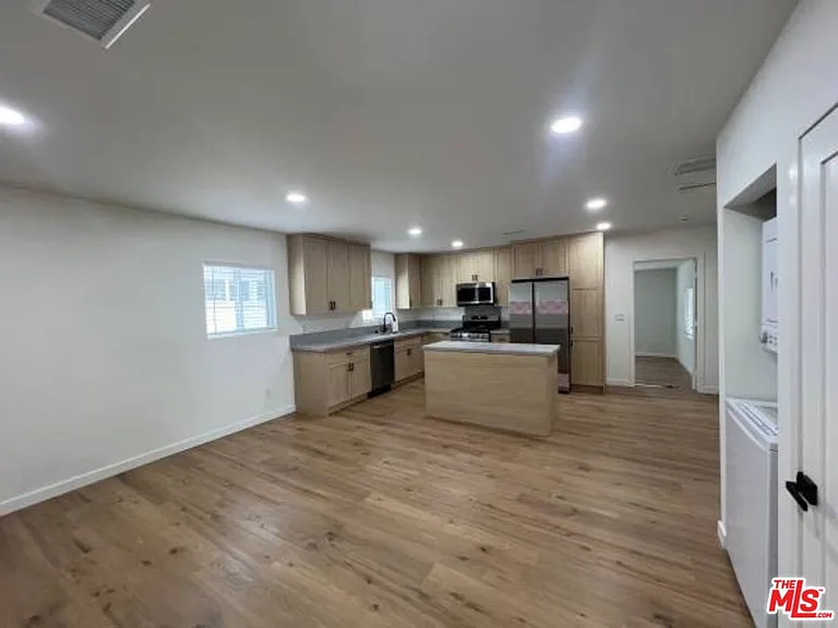 4852 Topanga Canyon Blvd — Photo 8