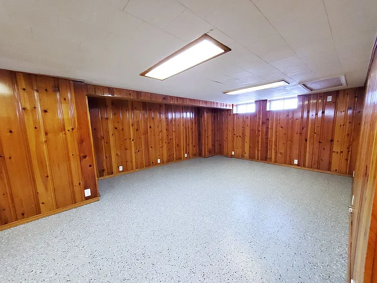18512 Lewis Dr — Photo 20