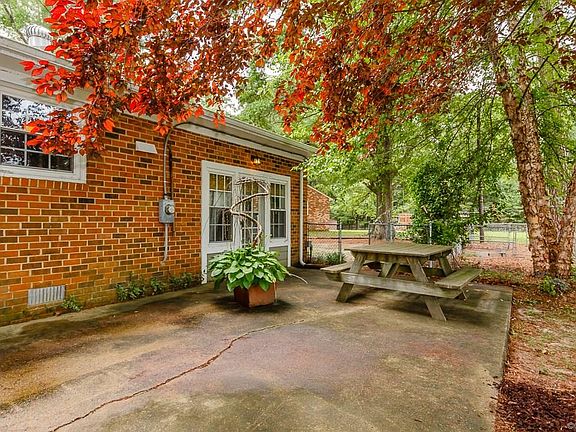 4th image of 9136 Ventnor Cres