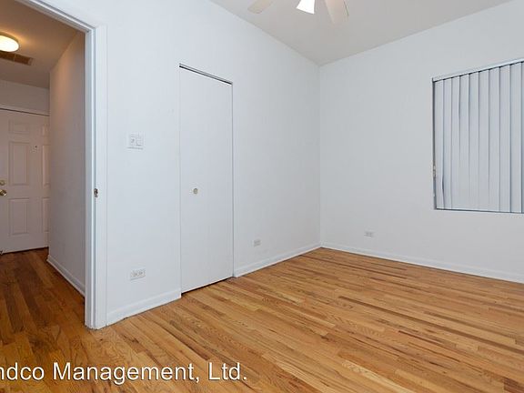 4th image of 900 W Gunnison St #106