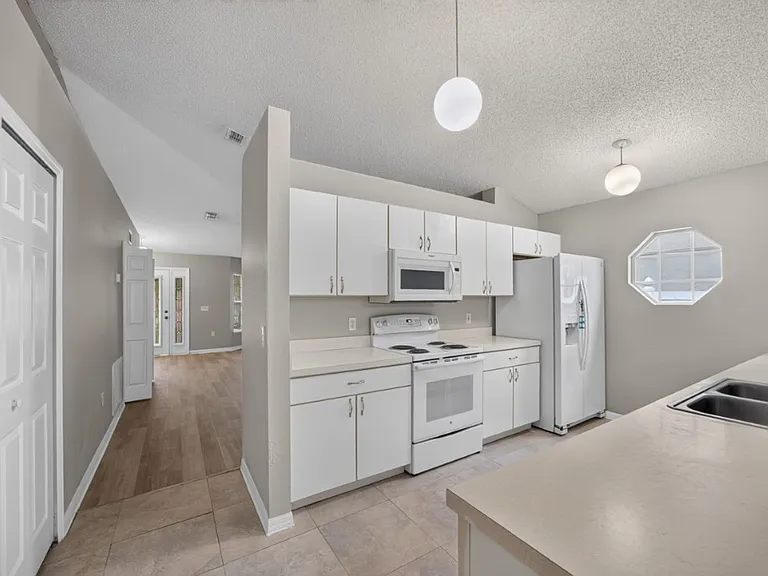 1845 Saga Ct — Photo 9