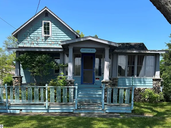 205 E 3rd St, Northport, MI 49670