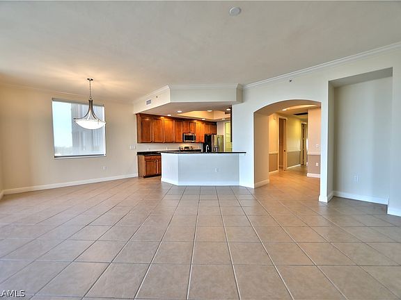 4th image of 2090 W 1st St #W-2306