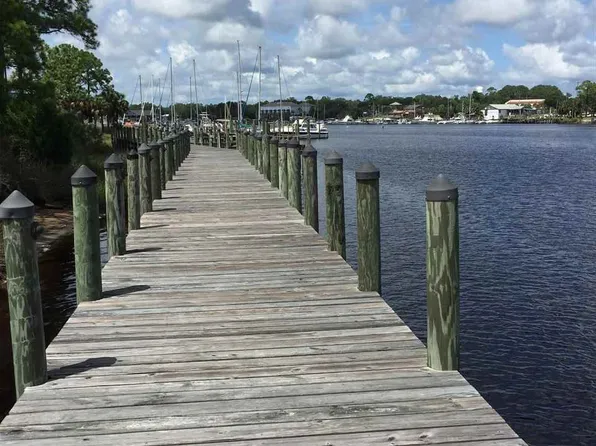325 Sandalwood Trce, Carrabelle, FL 32322