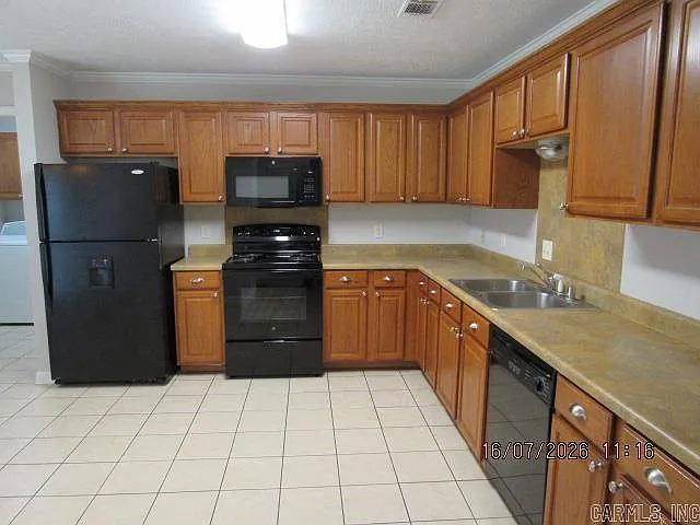3 bed, 2.0 bath, 1449 sqft, $1,600 — Photo 3