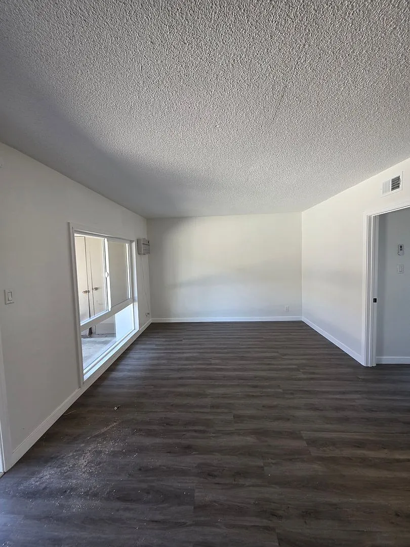 Bush Apartments (411) — Photo 3