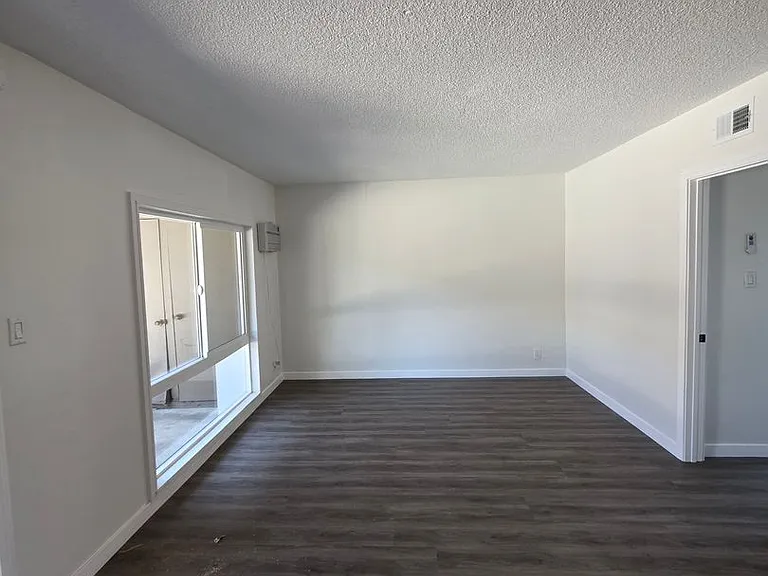 411 N Bush St — Photo 3