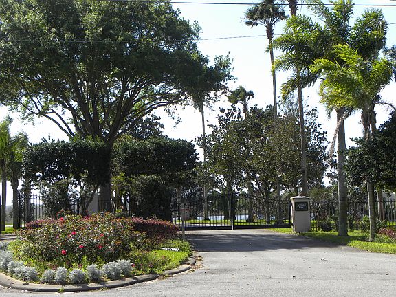4th image of Royal Palm Dr