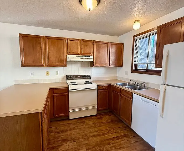 4914 Basswood Dr — Photo 6