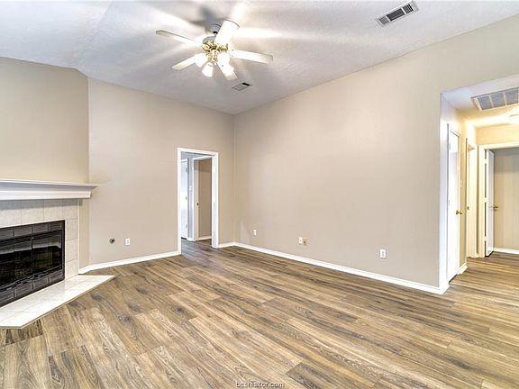2nd image of 813 Azalea Ct